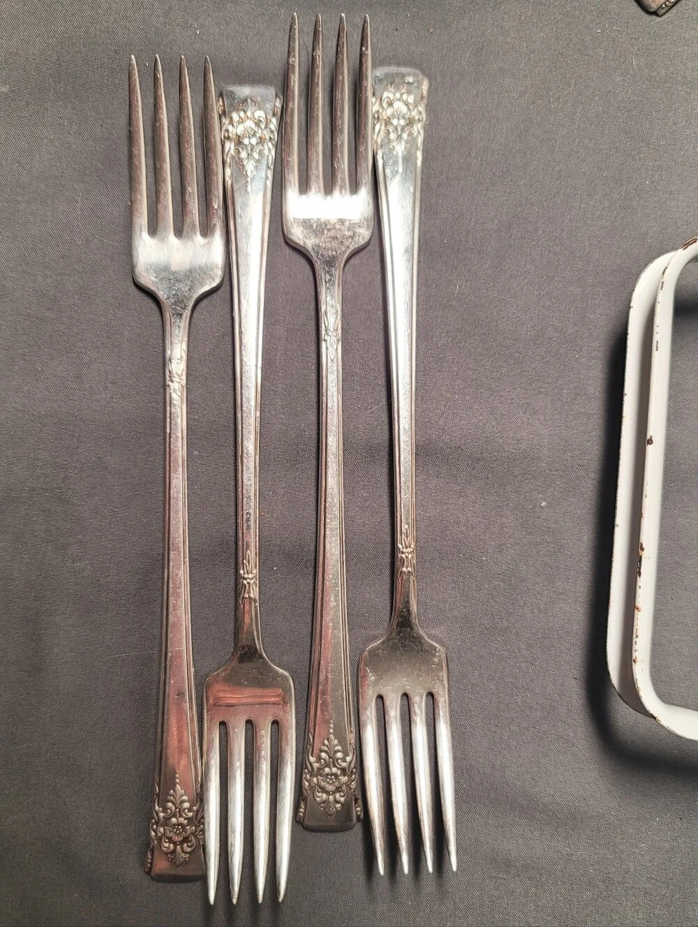 Vintage Wm Rogers Mountain Rose Decorative Silver Plated Dinner Forks. Set of 4